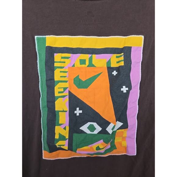 Nike Men's Sz-M Jeffrey Sincich Print T-shirt Brown Tee Pullover 100% Cotton - Picture 2 of 6